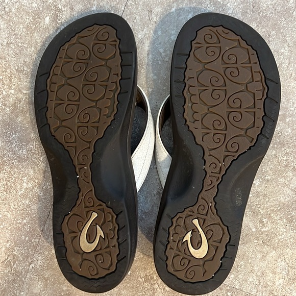 Olukai Flipflops - Picture 2 of 2